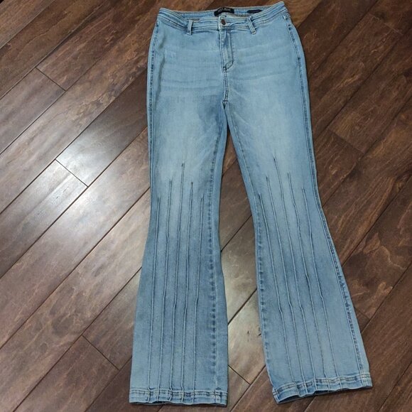 Judy Blue High Rise Boot Cut Pleat Accents Light Wash Jeans SIZE 15/32 - Picture 2 of 9